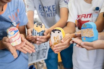 博多伝統工芸を小学校へ出前授業